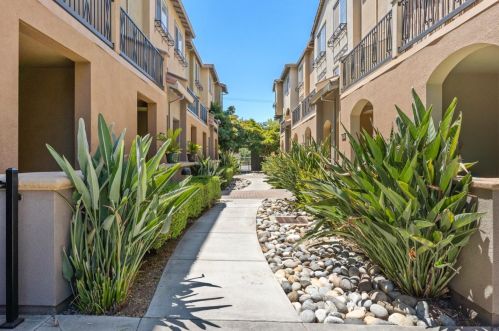 578 Almaden Walk Loop, San Jose, CA 95125-1947