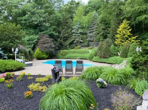 19 Marisa Ct, West Milford NJ  07480-3000 exterior