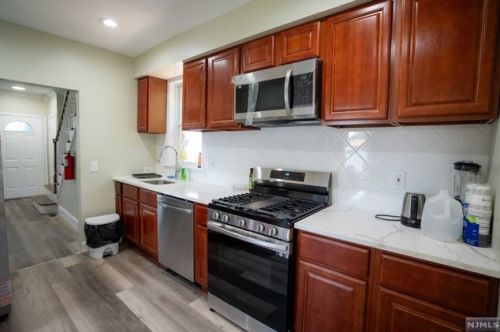 455 Washington Ave, Dumont NJ  07628-1227 exterior