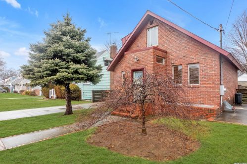 53 Webster St, Floral Park NY  11001-3609 exterior