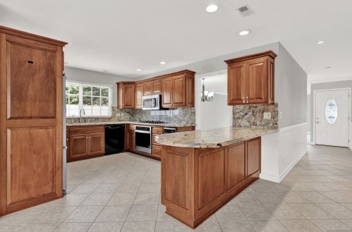 5949 Bounty St, San Diego CA  92120-2920 exterior