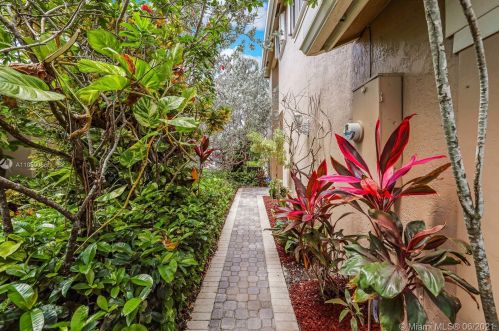 15866 11th St, Hollywood, FL 33027-2254