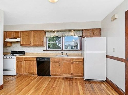 51 Falmouth Rd, Newton MA 02465-1127 exterior