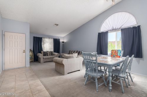 6752 84th Ln, Glendale, AZ 85305-2189