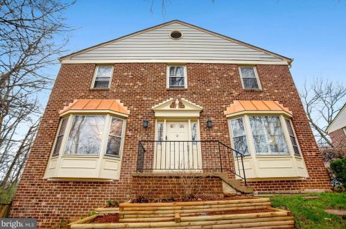 5666 Sutherland Ct, Springfield VA  22015-1850 exterior