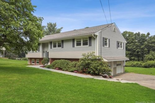 75 Obtuse Rd, Brookfield Center, CT 06804-3035