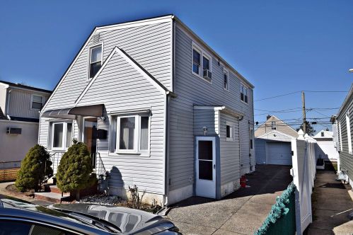 17 John Ave, Floral Park, NY 11003-1917