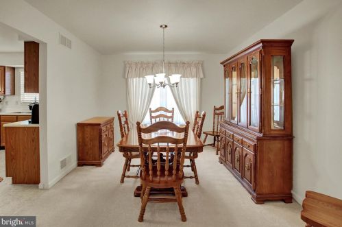 6550 Baywood Dr, Harrisburg PA 17111-6894 exterior