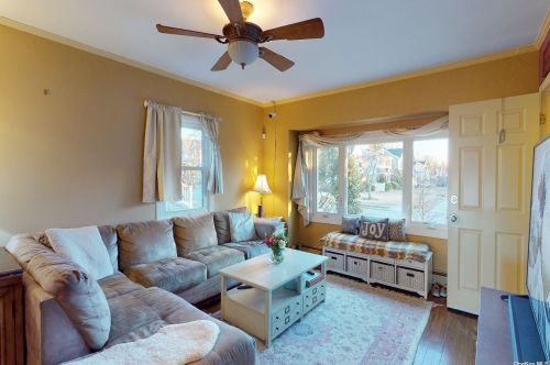 137 William St, Williston Park, NY 11596-1060