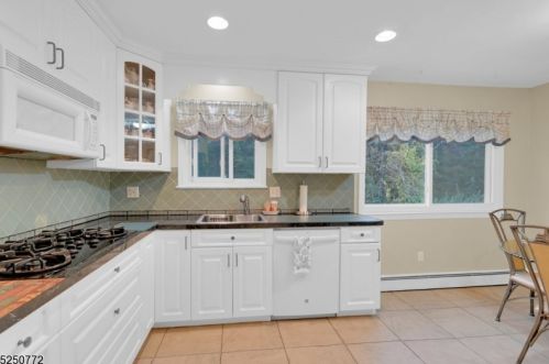 81 Mountain Cir, West Milford Lakes NJ  07480-3211 exterior