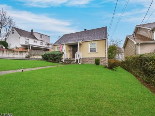 46 Overmount Ave, West Paterson, NJ 07424-2913