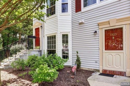 1323 Lavender Ct, Mahwah NJ  07430-2375 exterior