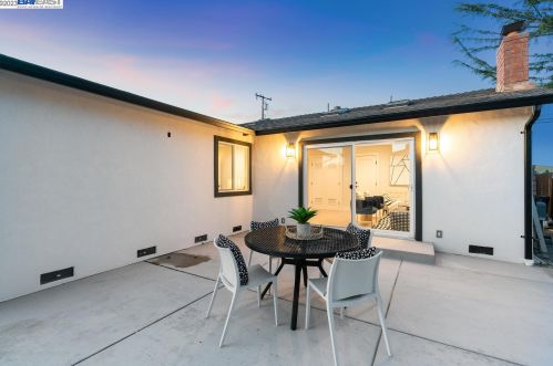 7298 Tamarack Dr, Pleasanton CA  94568-1749 exterior