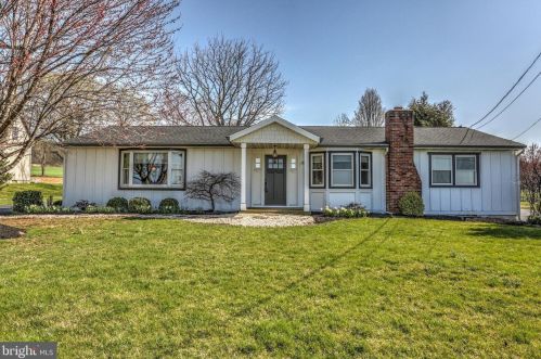 5573 Division Hwy, Beartown, PA 17555-9218