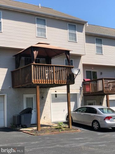 834 Knoll Dr, Mount Joy PA  17552-9410 exterior