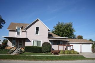 102 Madison St, Wayland, IA 52654-9703