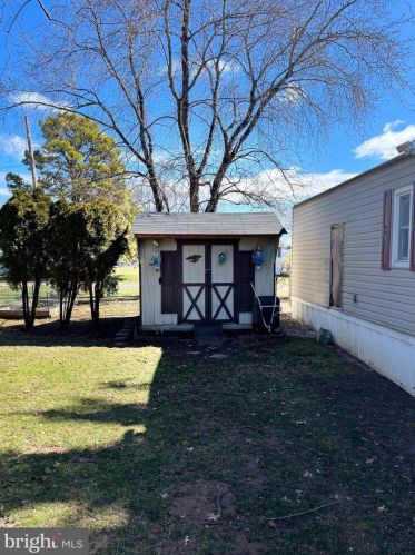 7803 Hampton Dr, Yardley PA  19067-5141 exterior