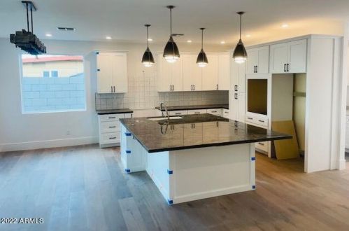 2540 Earll Dr, Phoenix, AZ 85016-7404