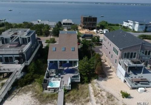 511 Dune Rd, West Hampton Beach, NY 11978-2946