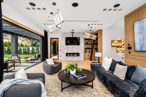 4508 Haskell Ave, Van Nuys CA  91436-3148 exterior