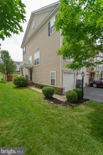 9161 Ribbon Falls Loop, Bristow, VA 20136-6125