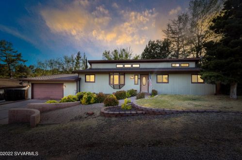 305 Mountain Shadows Dr, Sedona, AZ 86336-4615