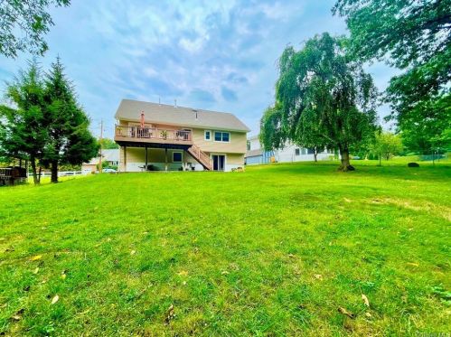 1 Parkside Dr, Airmont NY  10901-7601 exterior