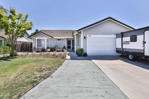 1351 Versailles Dr, Hollister, CA 95023-5061