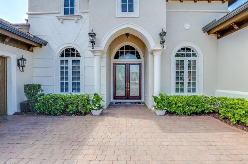 9062 Shenendoah Cir, Naples, FL 34113-1663