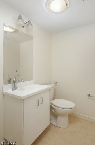 2080 Arrowwood Dr, Scotch Plains NJ 07076-4730 exterior