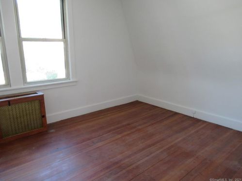 68 Raymond St, United States Coast Guard Ac CT  06320-3816 exterior