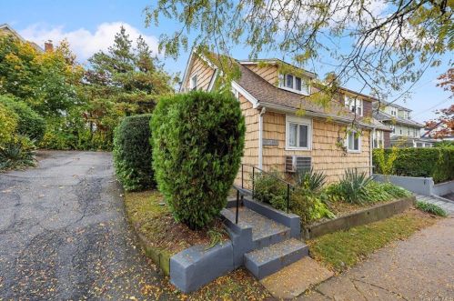 57 Clove Rd, New Rochelle NY  10801-2517 exterior