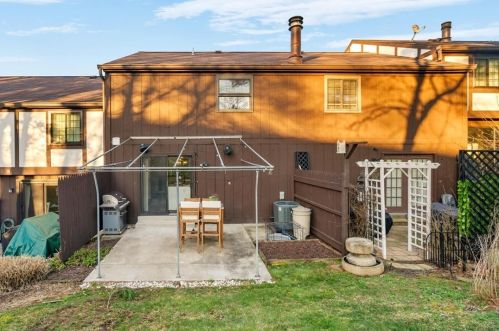 107 Forest Edge Dr, Sewickley PA  15143-8928 exterior