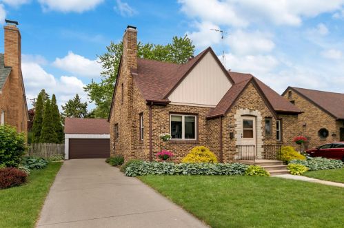 7520 6th Ave, Kenosha, WI 53143-6009