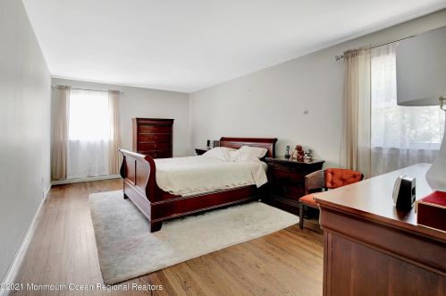 10 Longfellow Ter, Morganville NJ  07751-1411 exterior