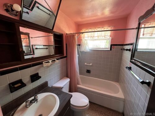 907 Derbyshire Rd, Daytona Beach FL 32117-3802 exterior