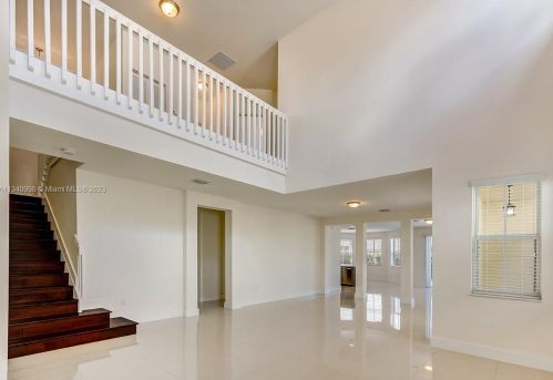 6950 104th Ct, Miami, FL 33178-1380