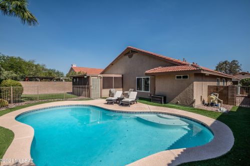 9235 Wolfberry St, Tucson, AZ 85747-5214