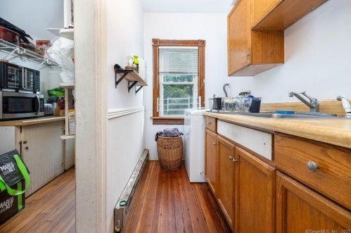 357 Chestnut St, New Britain CT 06051-2322 exterior