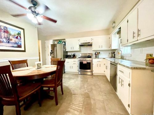 1 Parkside Dr, Airmont NY  10901-7601 exterior