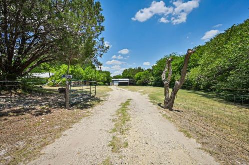 4951 Joe Wilson Rd, Midlothian TX  76065-4518 exterior