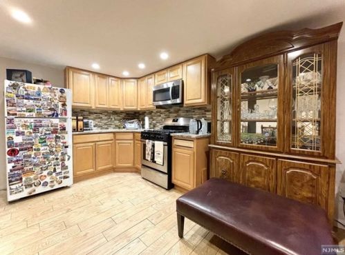 94 Maitland Pl, Outwater NJ  07026-1230 exterior