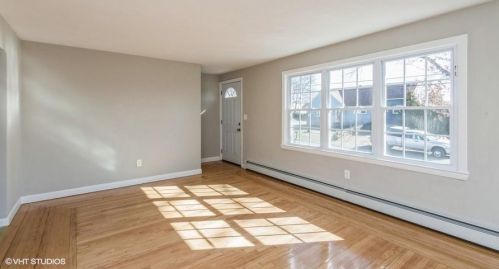 400 England St, Cumberland RI  02864-7211 exterior