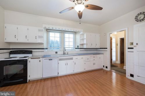 711 Marshall St, Norristown PA 19401-4113 exterior