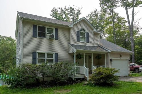 18 Meeting House Hill Rd, Deerfield, NH 03037-1301