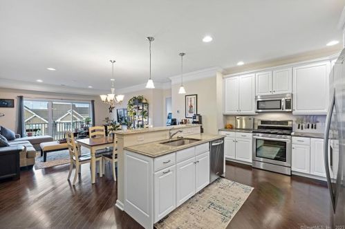 525 Center Meadow Ln, Danbury, CT 06810