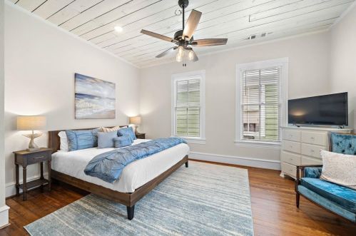 1021 Sealy St, Galveston TX 77550-3813 exterior