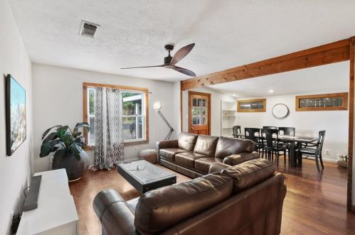 404 Blackson Ave, Austin TX  78752-2613 exterior