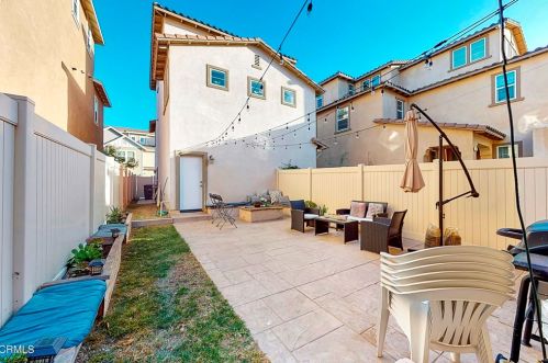 3120 Lisbon Ln, Oxnard CA 93036-7623 exterior