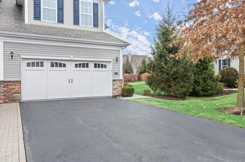 25 Evan Ct, Fishkill, NY 12524